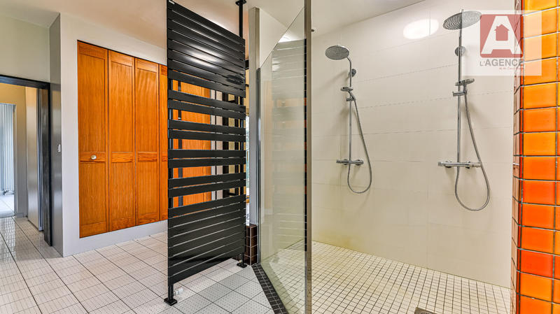 Maison - 290 m² - 12 pièces