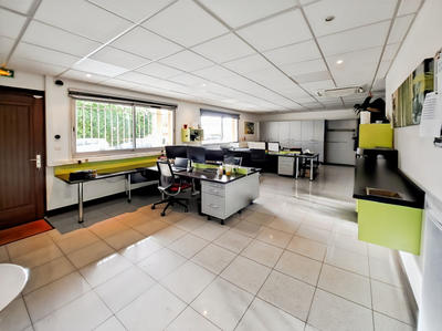 Local commercial - 100 m² - 3 pièces