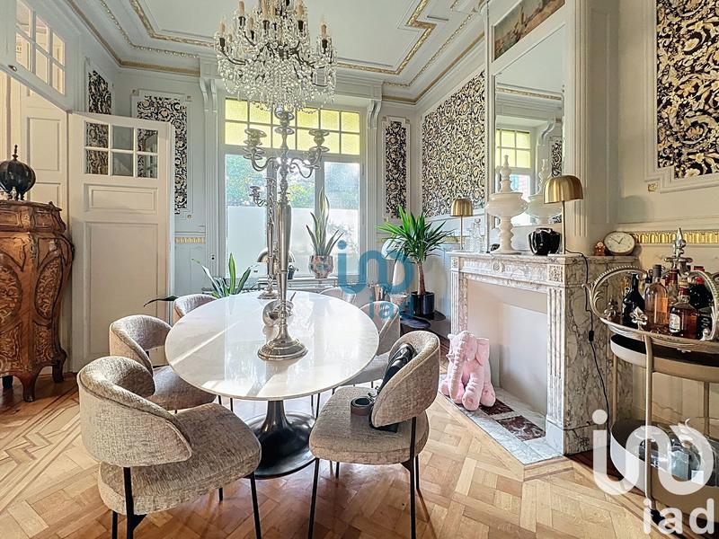 Maison - 280 m² - 10 pièces