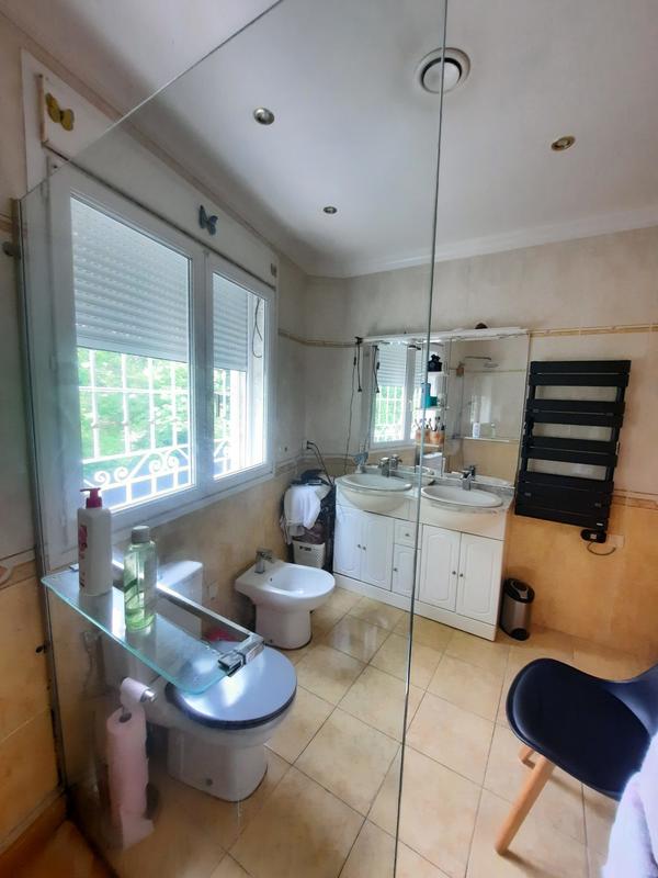 Maison - 242 m² - 6 pièces