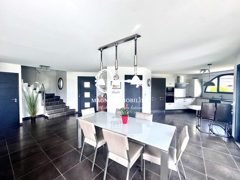 Villa - 185 m² - 6 pièces