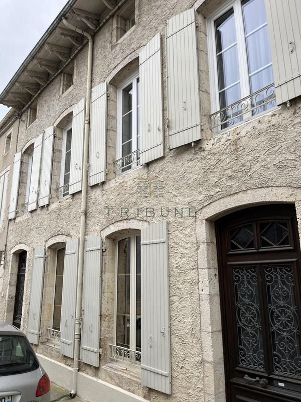 Maison - 325 m² - 12 pièces