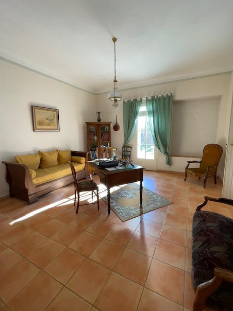 Maison - 275 m² - 10 pièces