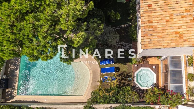 Villa - 196 m² - 6 pièces