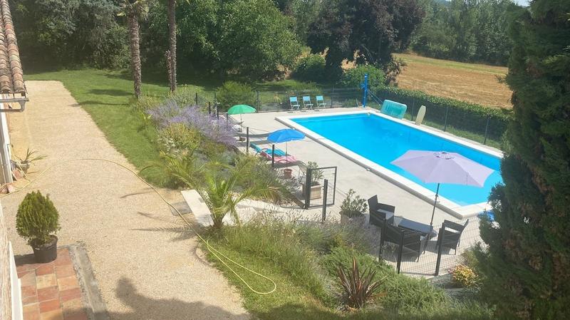 Maison - 560 m² - 13 pièces