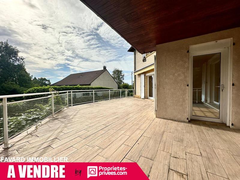 Maison - 238 m² - 9 pièces