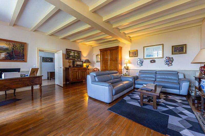 Maison - 327 m² - 7 pièces