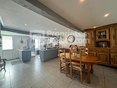 Maison - 149 m² - 7 pièces