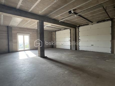 Pavillon - 170 m² - 8 pièces