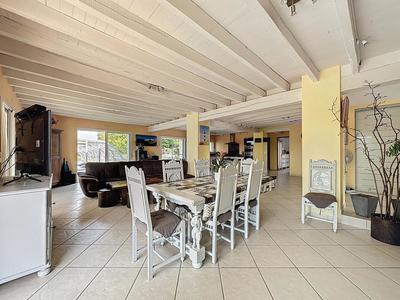 Maison en pierre - 232 m² - 7 pièces