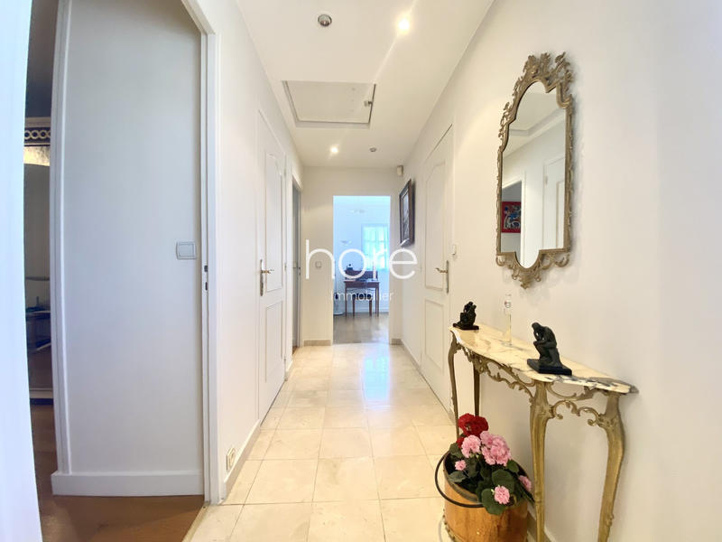 Maison traditionnelle - 179 m² - 6 pièces