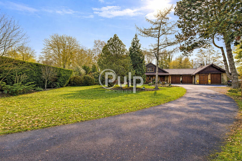 Maison - 248 m² - 13 pièces