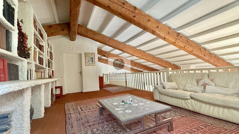 Maison - 240 m² - 7 pièces