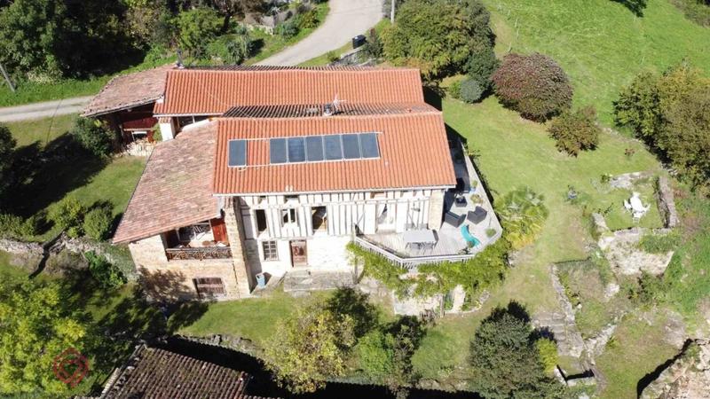 Demeure - 305 m² - 10 pièces