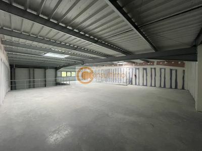 Local d'activité / Entrepôt - 367 m²