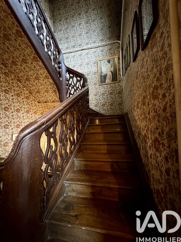 Maison - 271 m² - 11 pièces
