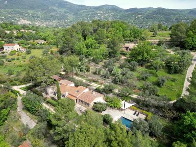 Villa - 180 m² - 6 pièces