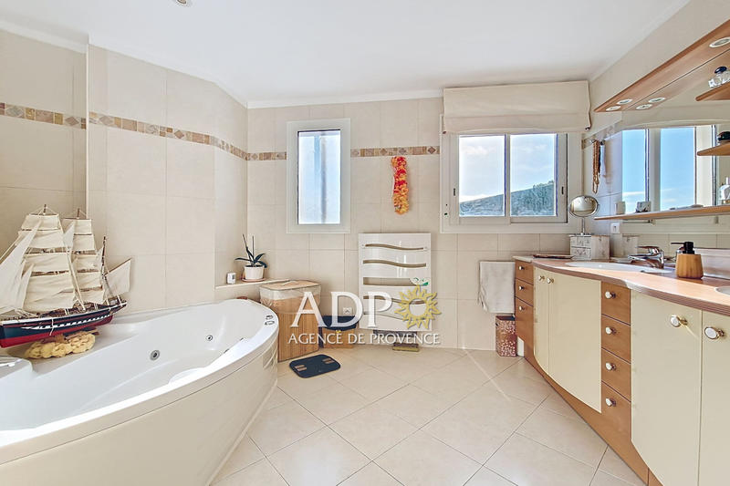 Maison - 212 m² - 5 pièces