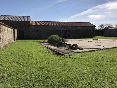 Maison - 250 m² - 4 pièces