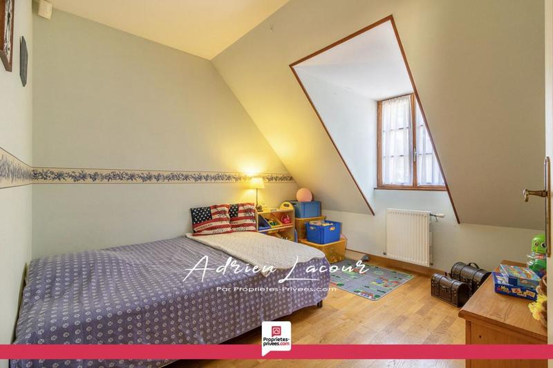 Maison - 242 m² - 10 pièces