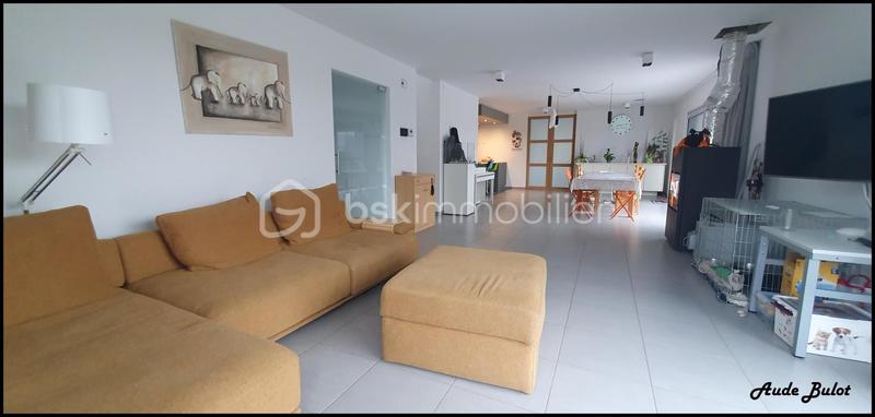 Maison - 240 m² - 8 pièces