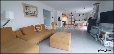 Maison - 240 m² - 8 pièces