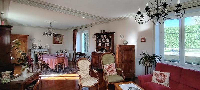Maison de maîtres - 350 m² - 8 pièces