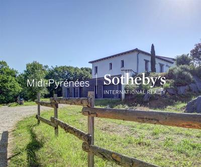 Maison - 228 m² - 8 pièces