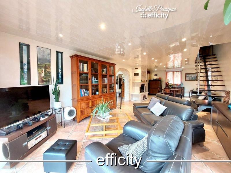 Maison - 215 m² - 6 pièces