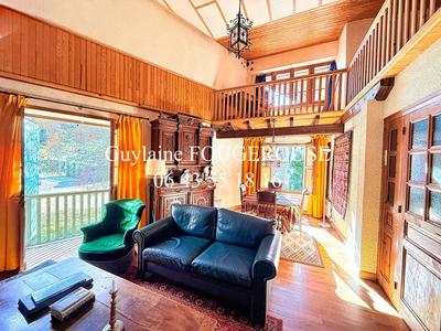 Maison - 202 m² - 7 pièces