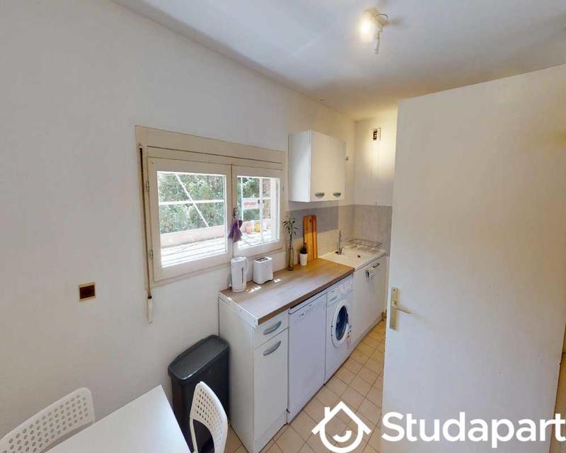 Chambre - 100 m² - 1 pièce