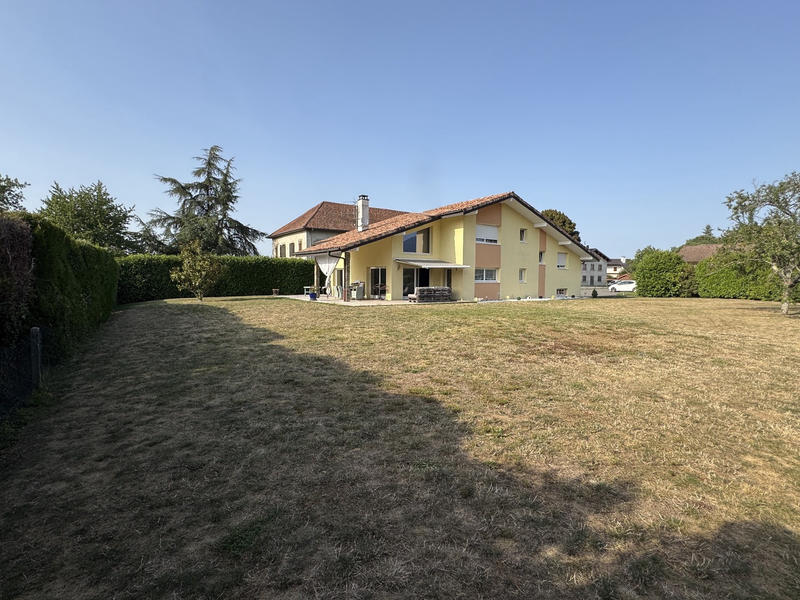 Maison - 202 m² - 9 pièces