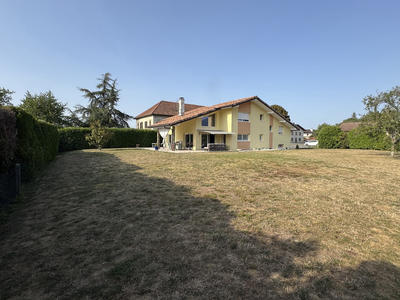 Maison - 202 m² - 9 pièces