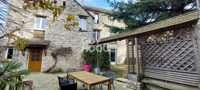 Maison - 218 m² - 9 pièces