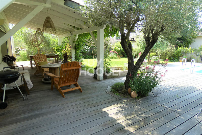 Maison - 234 m² - 7 pièces