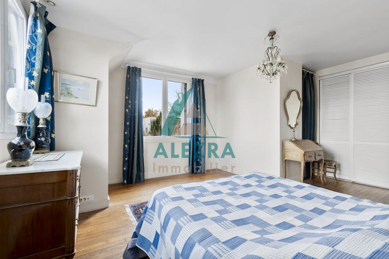 Maison - 180 m² - 7 pièces