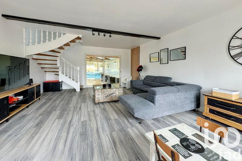 Maison - 240 m² - 7 pièces