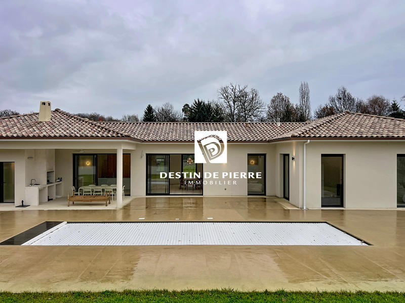 Maison - 219 m² - 6 pièces