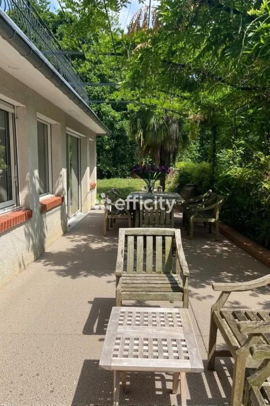 Villa - 220 m² - 8 pièces