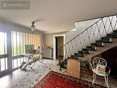 Maison - 300 m² - 8 pièces