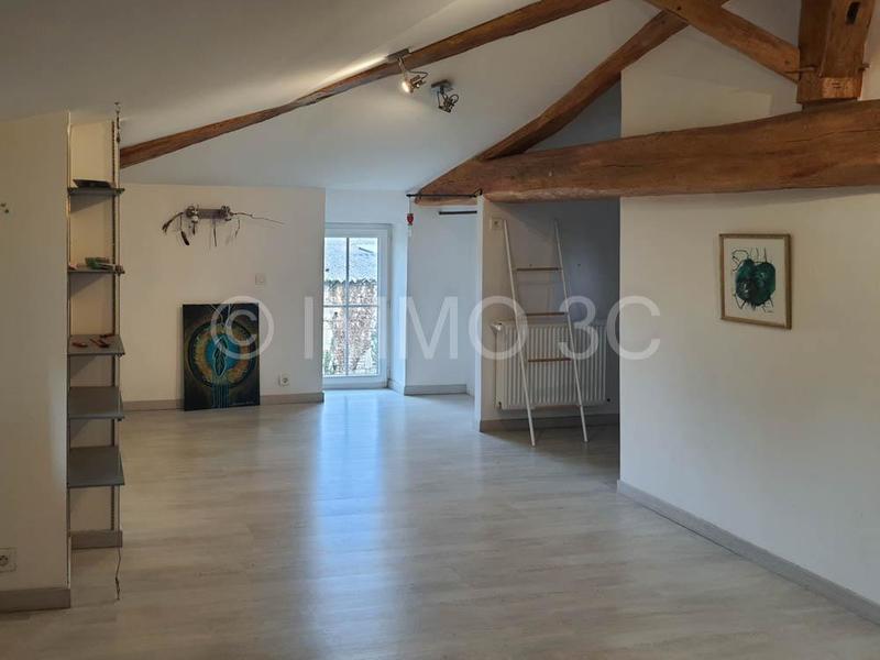 Maison - 313 m² - 11 pièces