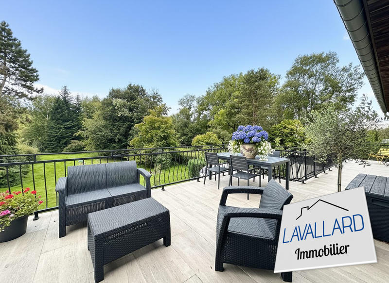 Maison - 202 m² - 8 pièces