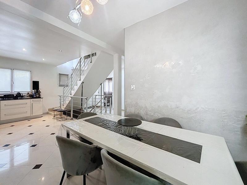 Maison - 125 m² - 8 pièces