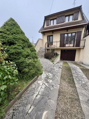 Maison traditionnelle - 97 m² - 5 pièces
