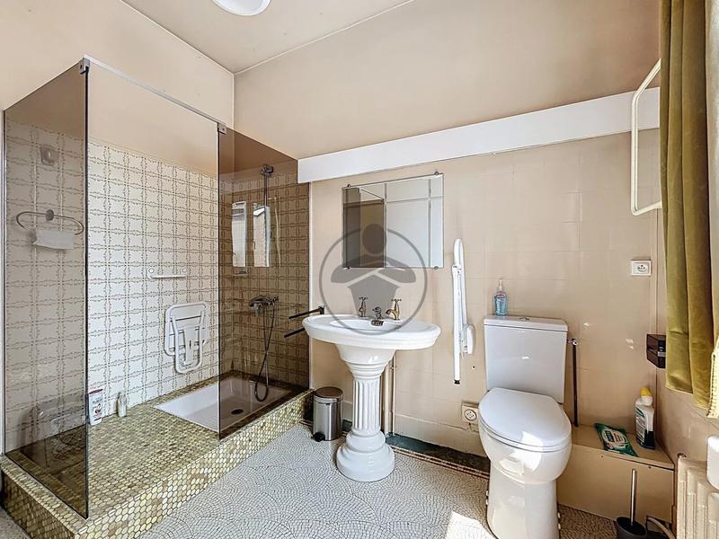 Maison - 276 m² - 9 pièces