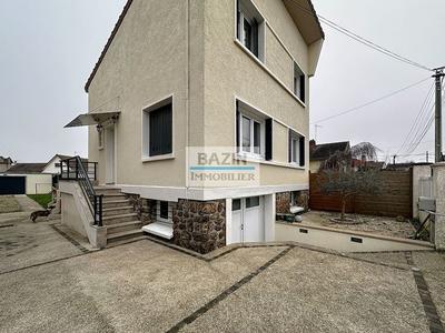 Maison traditionnelle - 96 m² - 6 pièces