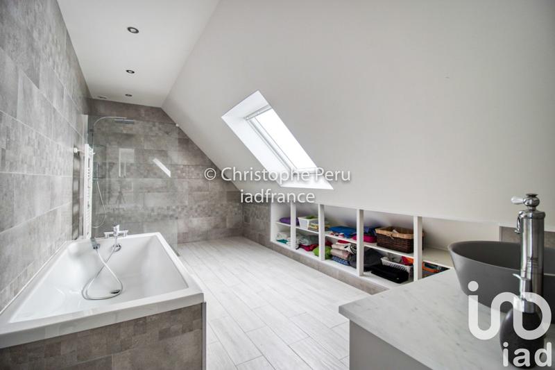 Maison - 244 m² - 7 pièces