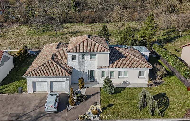 Maison - 260 m² - 5 pièces