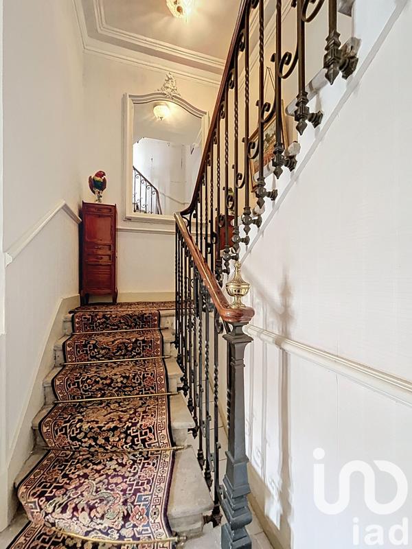 Maison - 323 m² - 9 pièces