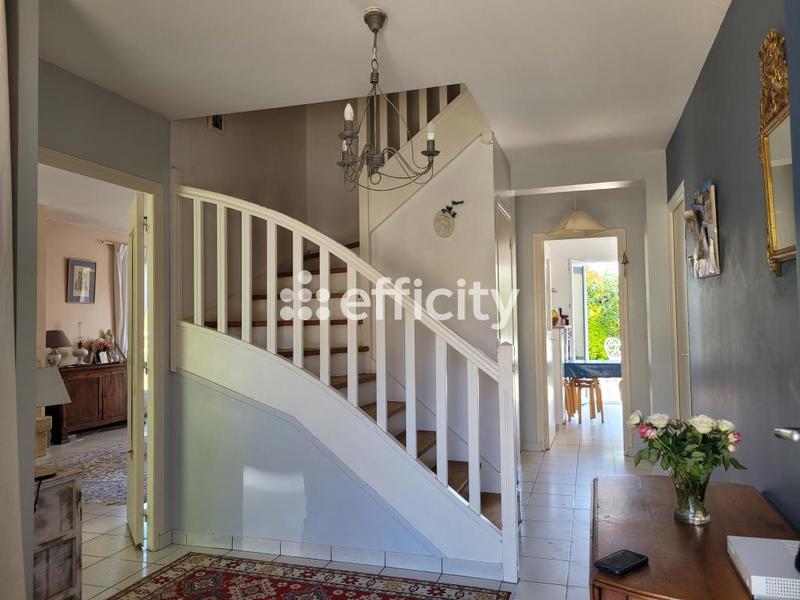 Maison - 206 m² - 9 pièces